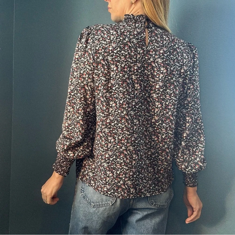 Black Floral Long Sleeve Smocked Women's Top size Large - Picture 4 of 8